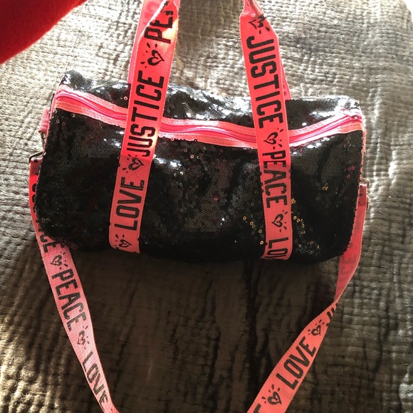 Justice Duffle Bag *SOLD* - Picture 2 of 6